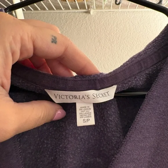 Extremely Rare Victoria's Secret Fashion Show Cold Shoulder Crop Hoodie - Picture 5 of 5